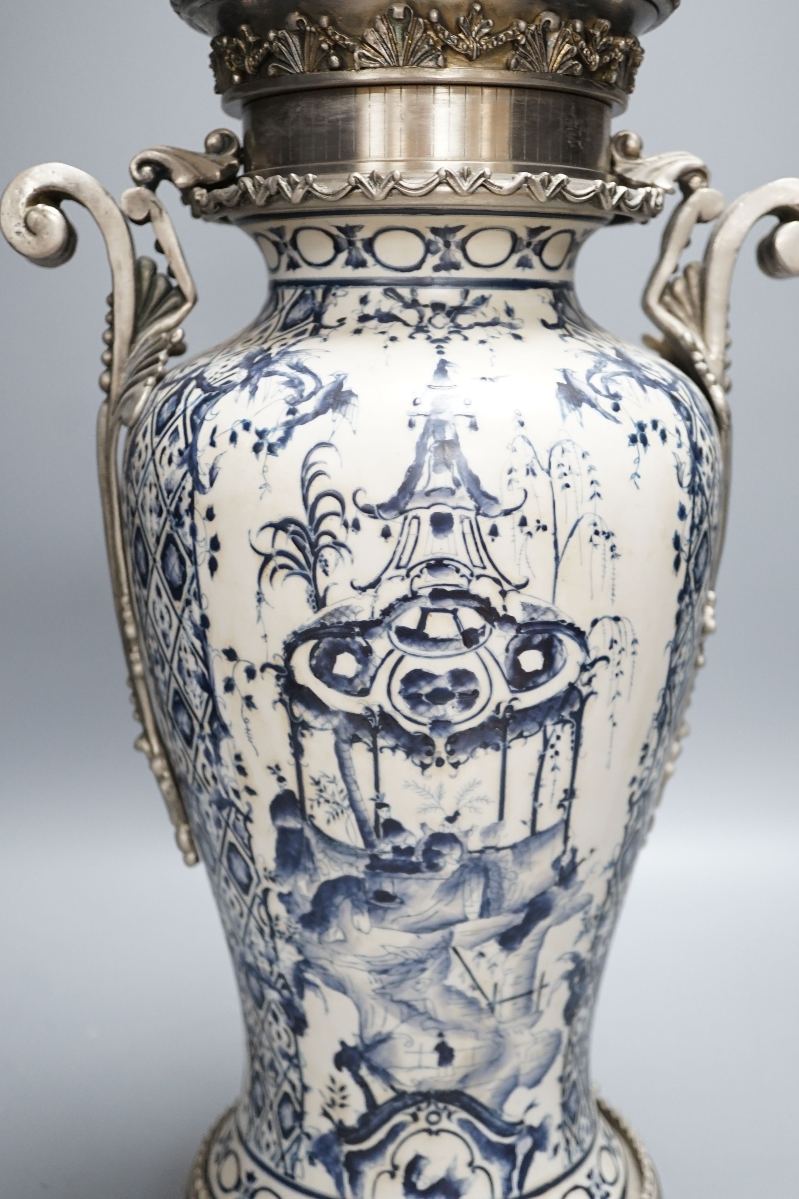 A blue and white chinoiserie and metal-mounted table lamp, 52cm